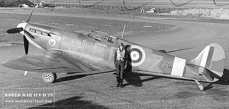Squadron Leader D.O. Finlay, the Commanding Officer of No. 41 Squadron RAF and former British Olympic hurdler, standing by his Supermarine Spitfire Mark IIA (P7666, EB-Z) Observer Corps, at Hornchurch, Essex (UK). January 1941.